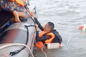 Vĩnh Long: Kịp thời cứu 2 ngư dân gặp nạn trên biển