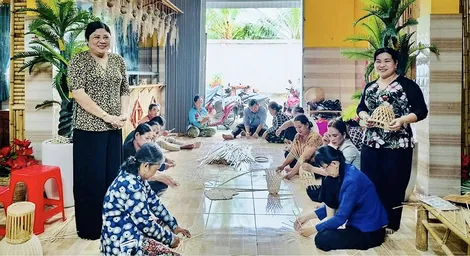 Giúp phụ nữ tạo sinh kế, phát triển sản xuất