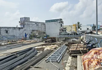 Đang thi công phần còn lại của cầu Nguyễn Văn Linh kết nối phường Phú Lợi với phường Sóc Trăng 