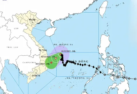 Bão số 15 suy yếu dần, cảnh báo sóng lớn và gió mạnh