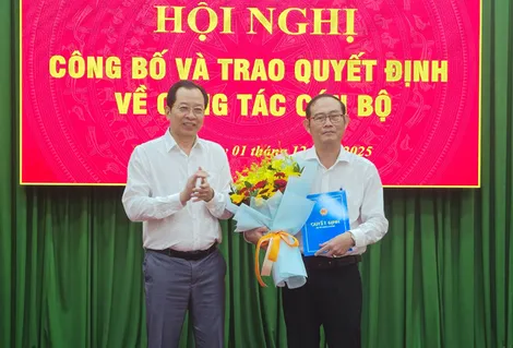 Trao quyết định Quyền Chủ tịch Công ty TNHH MTV Xổ số Kiến thiết Sóc Trăng