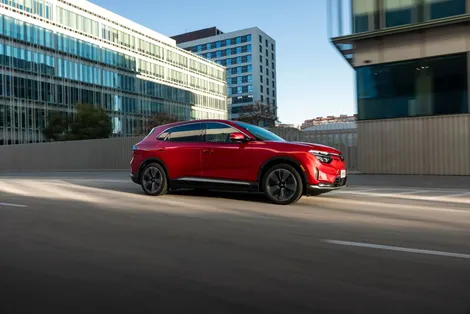 VinFast VF 8: Món hời công nghệ dưới 1 tỷ đồng, vận hành “siêu chất”