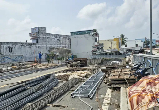Đang thi công phần còn lại của cầu Nguyễn Văn Linh kết nối phường Phú Lợi với phường Sóc Trăng 