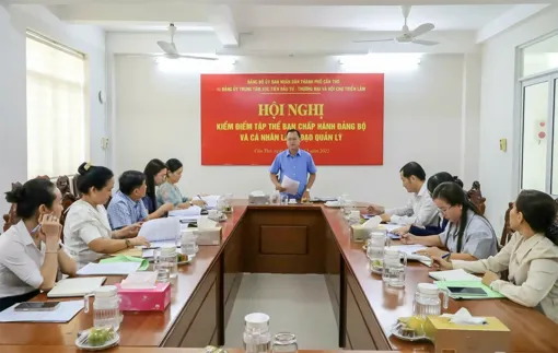 Hội nghị kiểm điểm tập thể, cá nhân và lãnh đạo quản lý Trung tâm Xúc tiến Đầu tư - Thương mại và Hội chợ Triển lãm Cần Thơ