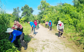 កសិ​ករ​ឃុំ​ឡាយ​ហ្វា​ ព្រួត​ដៃ​កសាង​ជន​បទ​ថ្មី​