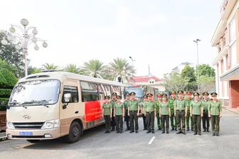 Công an TP Cần Thơ xuất quân hỗ trợ đồng bào miền Trung, Tây Nguyên sau mưa lũ