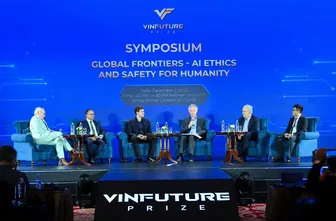 Nhà khoa học VinFuture hiến kế để chung sống an toàn khi AI thông minh hơn con người