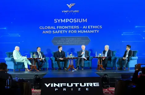 Nhà khoa học VinFuture hiến kế để chung sống an toàn khi AI thông minh hơn con người