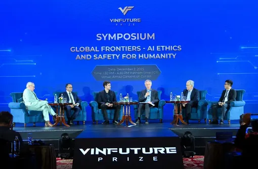 Nhà khoa học VinFuture hiến kế để chung sống an toàn khi AI thông minh hơn con người