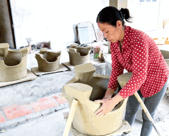 របរ​ធ្វើ​កុលាល​ភាជន៍​នៅ​ភ្នំ​ពីរ​