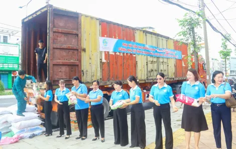 Tiếp nhận gạo, vật tư y tế và nhu yếu phẩm, trị giá gần 1,5 tỉ đồng hỗ trợ đồng bào vùng bão lũ