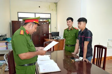 Khởi tố đối tượng vô cớ dùng hung khí gây thương tích cho người khác