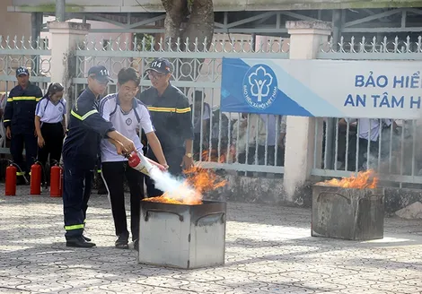 Tuyên truyền, trải nghiệm, thực hành chữa cháy và cứu nạn, cứu hộ