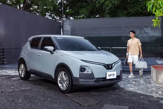 Xe đầu đời cho gia đình nhỏ: VinFast VF 5 đủ đầy trang bị, không lo chi phí vận hành