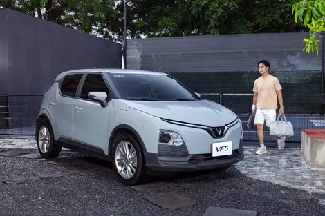 Xe đầu đời cho gia đình nhỏ: VinFast VF 5 đủ đầy trang bị, không lo chi phí vận hành