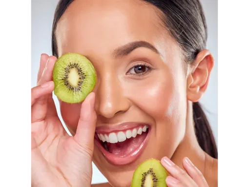 Ăn trái cây giàu vitamin C trực tiếp sinh collagen và tái tạo da