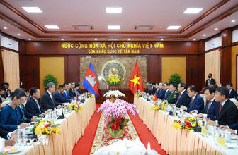 Vietnamese, Cambodian PMs hold talks, highlight importance of peaceful border