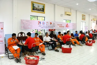 Hơn 300 cán bộ, người lao động ngành điện tham gia hiến máu, hưởng ứng “Tuần lễ hồng EVN” năm 2025
