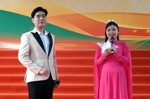 Trọn lòng với cầm ca