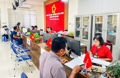 ម្ចាស់​ការ​ ច្នៃ​ប្រតិដ្ឋ​ យក​ប្រ​ជា​ជន​ធ្វើ​ជា​ស្នូល​ដើម្បី​ធ្វើ​ការ​បម្រើ​