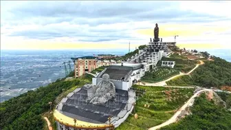 Khởi động lại các hoạt động leo núi, dã ngoại tại núi Bà Đen