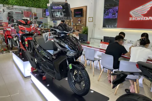 Xe máy điện lên ngôi - xe máy xăng hết thời “làm giá”: Người tiêu dùng hưởng lợi kép