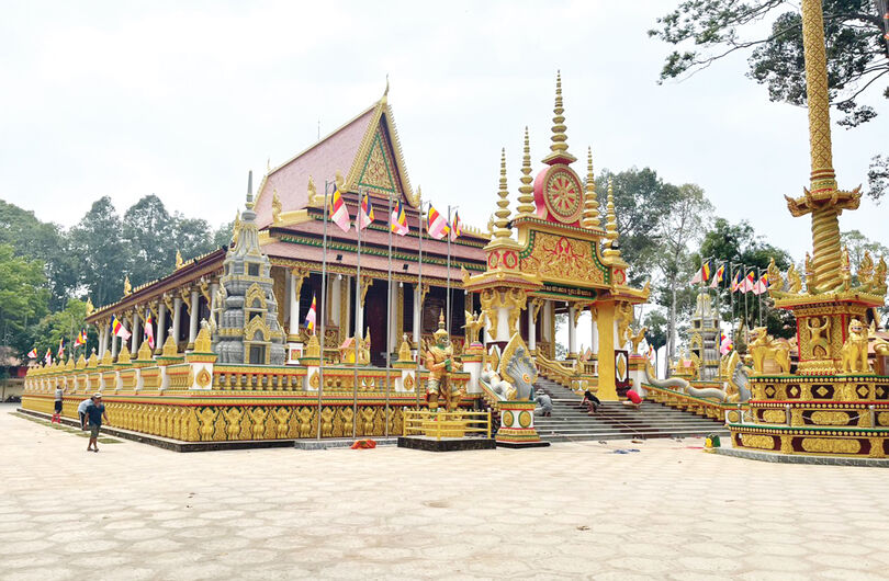 ស្វែង​យល់​ព្រះ​វិហារ​វត្ត​ខ្មែរ​ដែល​សង់​ពី​ឈើ​ប្រ​ណីត​ធំ​ជាង​គេ​បង្អស់​នៅ​ខេត្ត​វិញ​ឡុង​