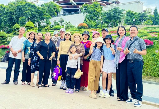 Bên nhau lúc khó khăn