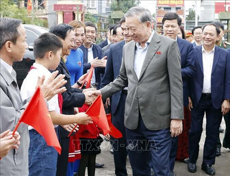 Party leader meets with voters in Hung Yen province
