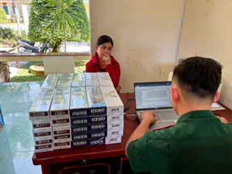 Bộ đội Biên phòng TP Cần Thơ bắt đối tượng vận chuyển 500 bao thuốc lá nhập lậu
