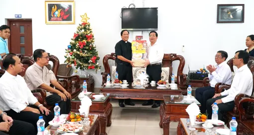 Lãnh đạo TP Cần Thơ đến thăm, chúc mừng Trung tâm Mục vụ Giáo phận Cần Thơ và các giáo xứ