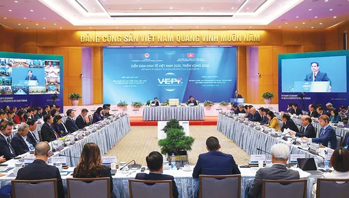 Thủ tướng Chính phủ Phạm Minh Chính chủ trì phiên toàn thể cấp cao Diễn đàn kinh tế Việt Nam 2025, triển vọng 2026