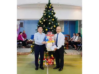 Lãnh đạo thành phố chúc mừng Lễ Giáng sinh