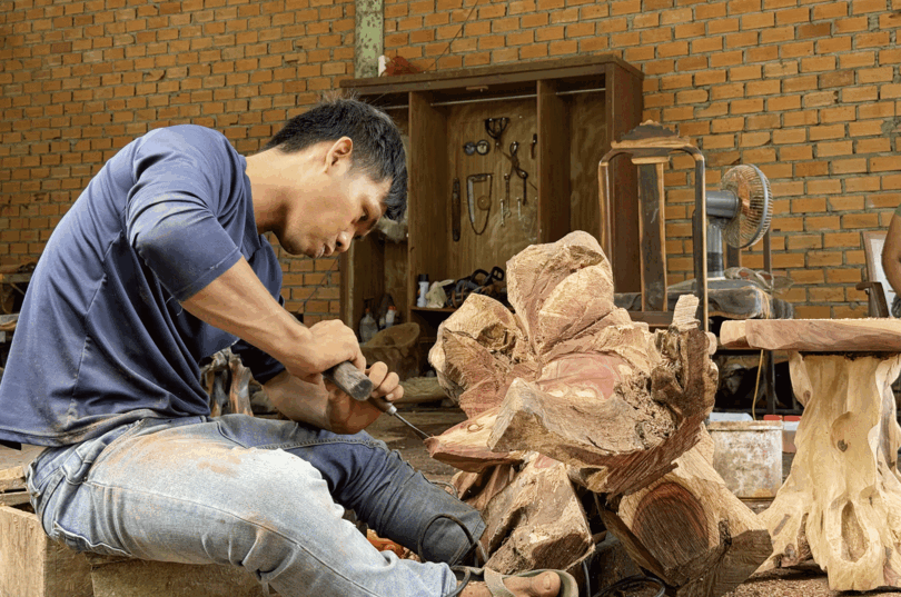 សិប្ប​ករ​វ័យ​ក្មេង​សម្បូរ​ដោយ​ទេព​កោ​សល្យ