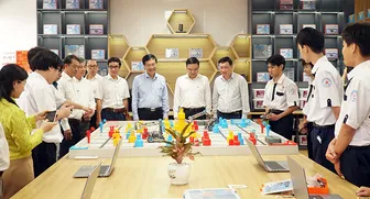 Khánh thành Phòng thực hành giáo dục STEM tại Trường THPT Chuyên Lý Tự Trọng