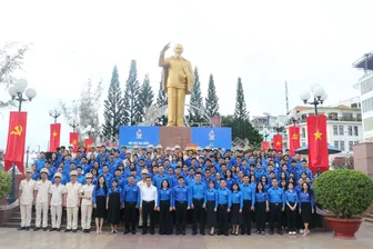 Tuổi trẻ TP Cần Thơ báo công dâng Bác Tuổi trẻ TP Cần Thơ báo công dâng Bác