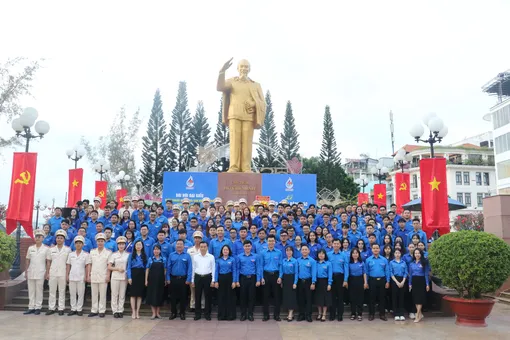 Tuổi trẻ TP Cần Thơ báo công dâng Bác