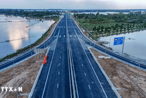 បើក​ការ​ដ្ឋាន​សាង​សង់​ សម្ពោធ​ និង​បើក​ចរាចរ​ណ៍បច្ចេកទេស​ព្រម​ៗគ្នា​លើ​សំណង់​ គម្រោង​ចំ​នួន​២៣៤