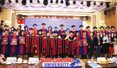 Trường Đại học Nam Cần Thơ khai giảng đào tạo sau đại học và trao bằng tốt nghiệp cử nhân, thạc sĩ