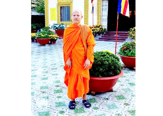 ព្រះ​តេជព្រះ​គុណ​យ័ញ​ជួយ​អស់​ពី​ព្រះ​ទ័យ​ដើម្បី​សហគម​ន៍