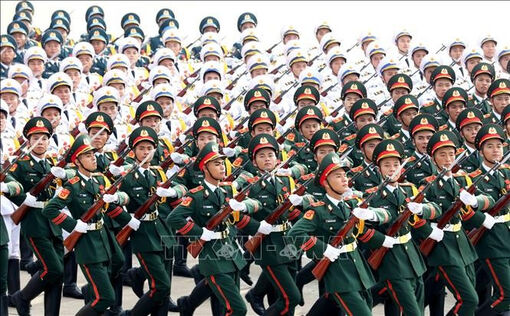 Vietnam People’s Army steadfastly advances under Party’s glorious flag