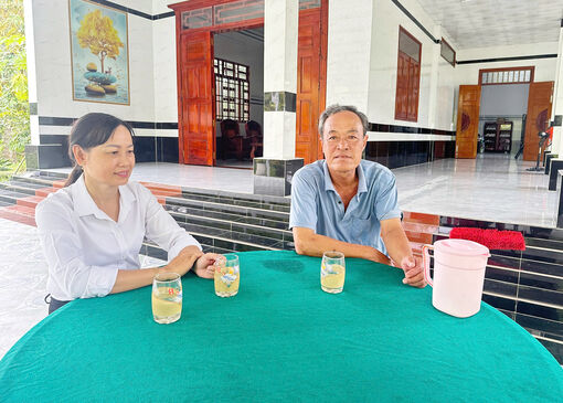 កម្មា​ភិបាល​រៀន​សូត្រ​តាម​គំ​រូ​អ៊ំ​ ជិត​នឹង​ប្រ​ជា​ជន​ ច្បាម​មូល​ដ្ឋាន​