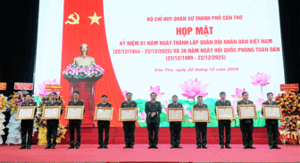 ក្រុង​កឹង​ធើ៖ ចាត់​តាំង​ពិធី​ជួប​ជុំ​រំលឹក​ខួប​អនុ​ស្សាវ​រី​យ៍ទិវា​បង្កើត​កង​ទ័ព​ប្រ​ជា​ជន​វៀតណាម​