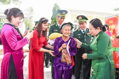 Nhiều hoạt động ý nghĩa tại Chương trình “Xuân Biên phòng ấm lòng dân bản”