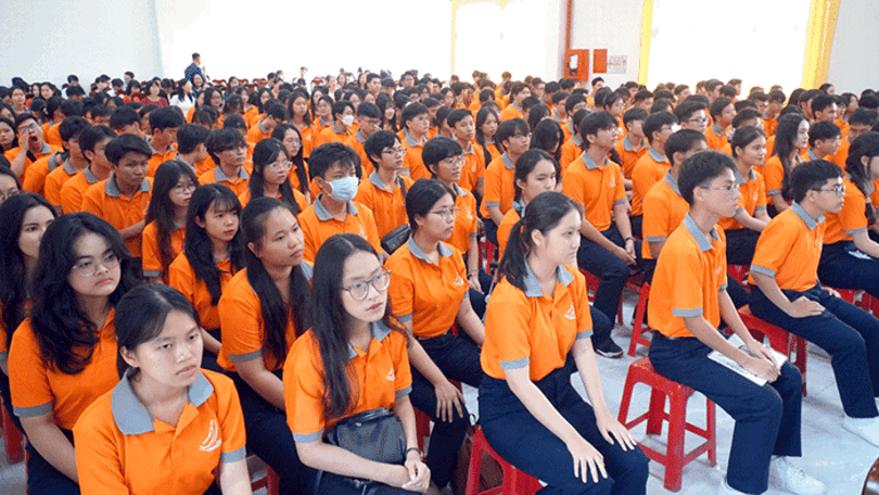 ក្រុមជម្រើសសិស្សពូកែកម្រិតវិទ្យាល័យទីក្រុងកឹងធើ ចេញដំណើរចូល​រួម​ប្រឡងថ្នាក់ជាតិ