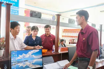 Xây dựng chính quyền vì dân phục vụ