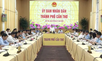 Chủ tịch UBND TP Cần Thơ Trương Cảnh Tuyên kiểm tra công tác chuẩn bị bầu cử các phường