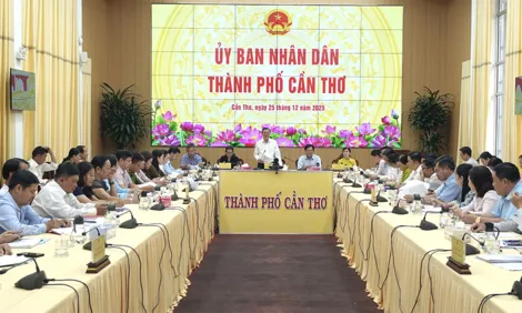 Chủ tịch UBND TP Cần Thơ Trương Cảnh Tuyên kiểm tra công tác chuẩn bị bầu cử các phường