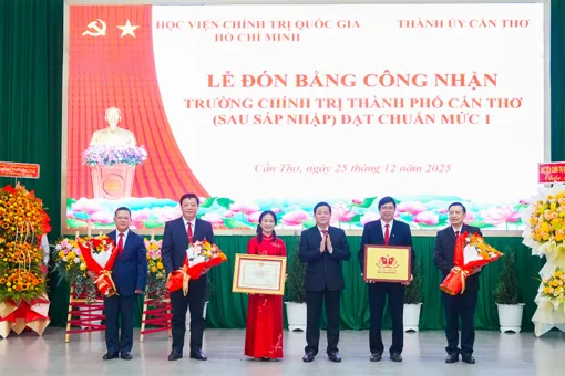 Trường Chính trị TP Cần Thơ đón Bằng Công nhận đạt chuẩn mức 1