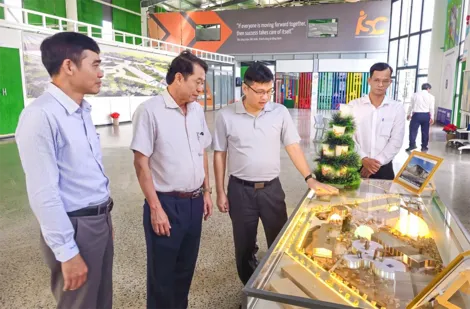 Lãnh đạo TP Cần Thơ khảo sát Khu công nghệ thông tin tập trung Hậu Giang